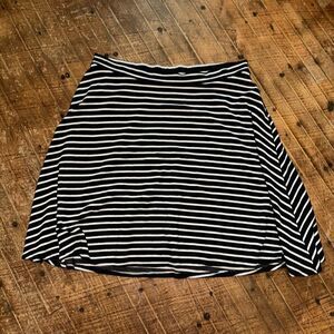 Torrid 2x knit black & white striped flowy circle skirt